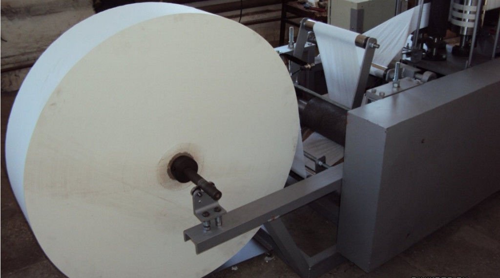 Сырье для салфеток - Огромные рулоны переработанной бумаги